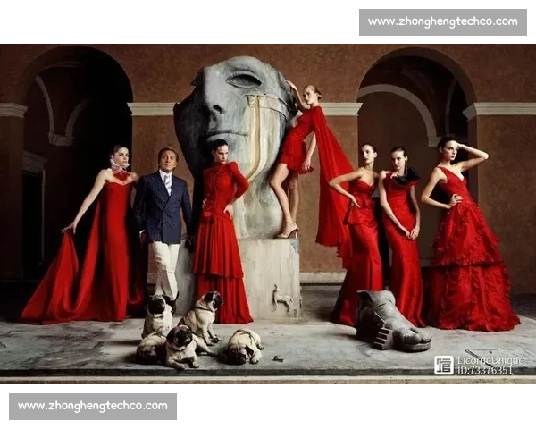 巴洛特利巴黎时装周跨界首秀 34 岁足坛传奇开启时尚新征程