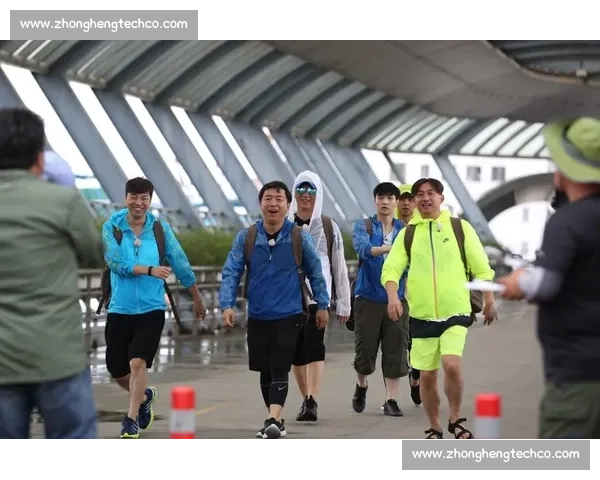 悬崖跳水惊魂：民间爱好者的极限挑战与伤痛代价