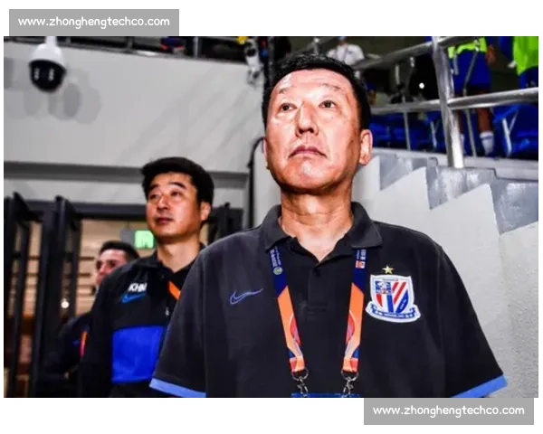 申花翻译周欣更衣室拍桌怒吼 全队誓言战斗到底